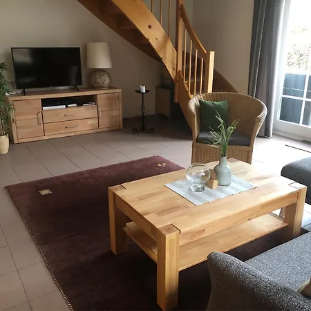 Am Wiesengrund Haushaelfte 13 Holiday home