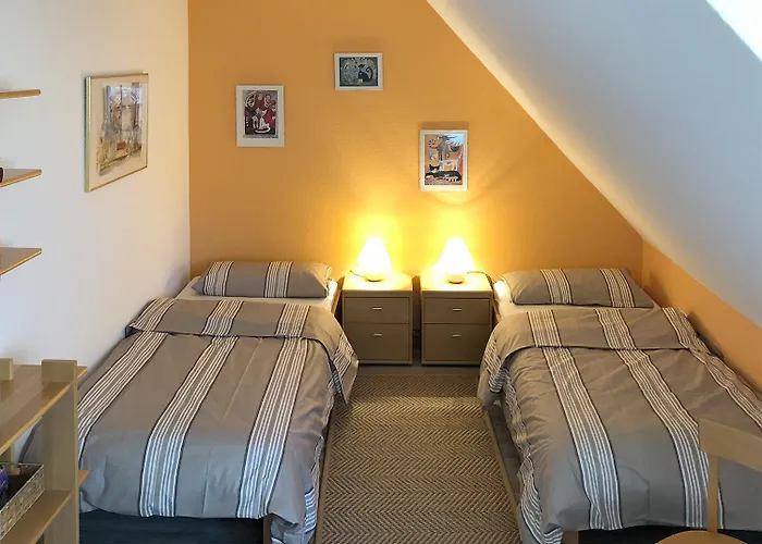 Am Wiesengrund Haushaelfte 13 * 프레로