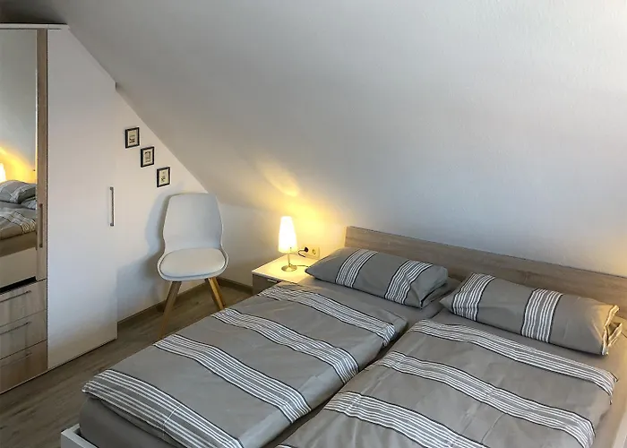 Am Wiesengrund Haushaelfte 13 펜션